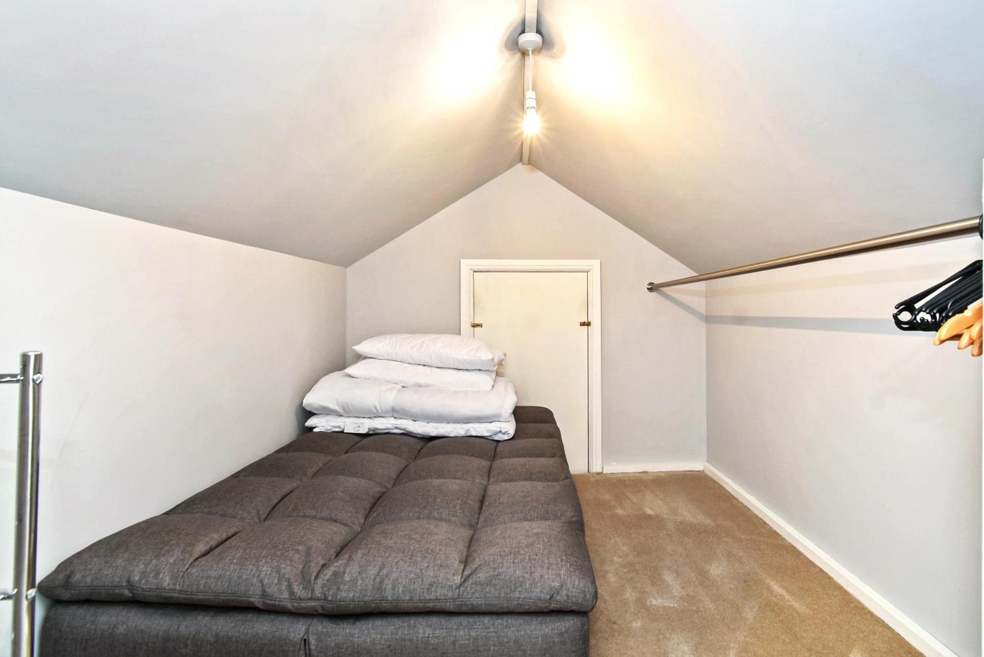 Apartment Victoria With Free Parking Скарборо Экстерьер фото