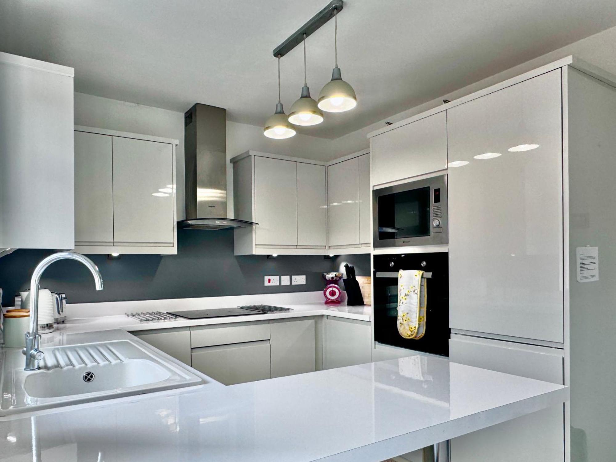 Apartment Victoria With Free Parking Скарборо Экстерьер фото