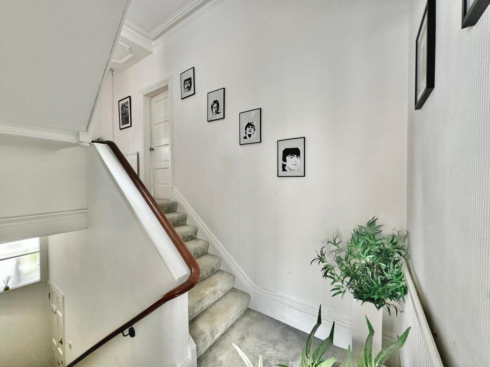 Apartment Victoria With Free Parking Скарборо Экстерьер фото