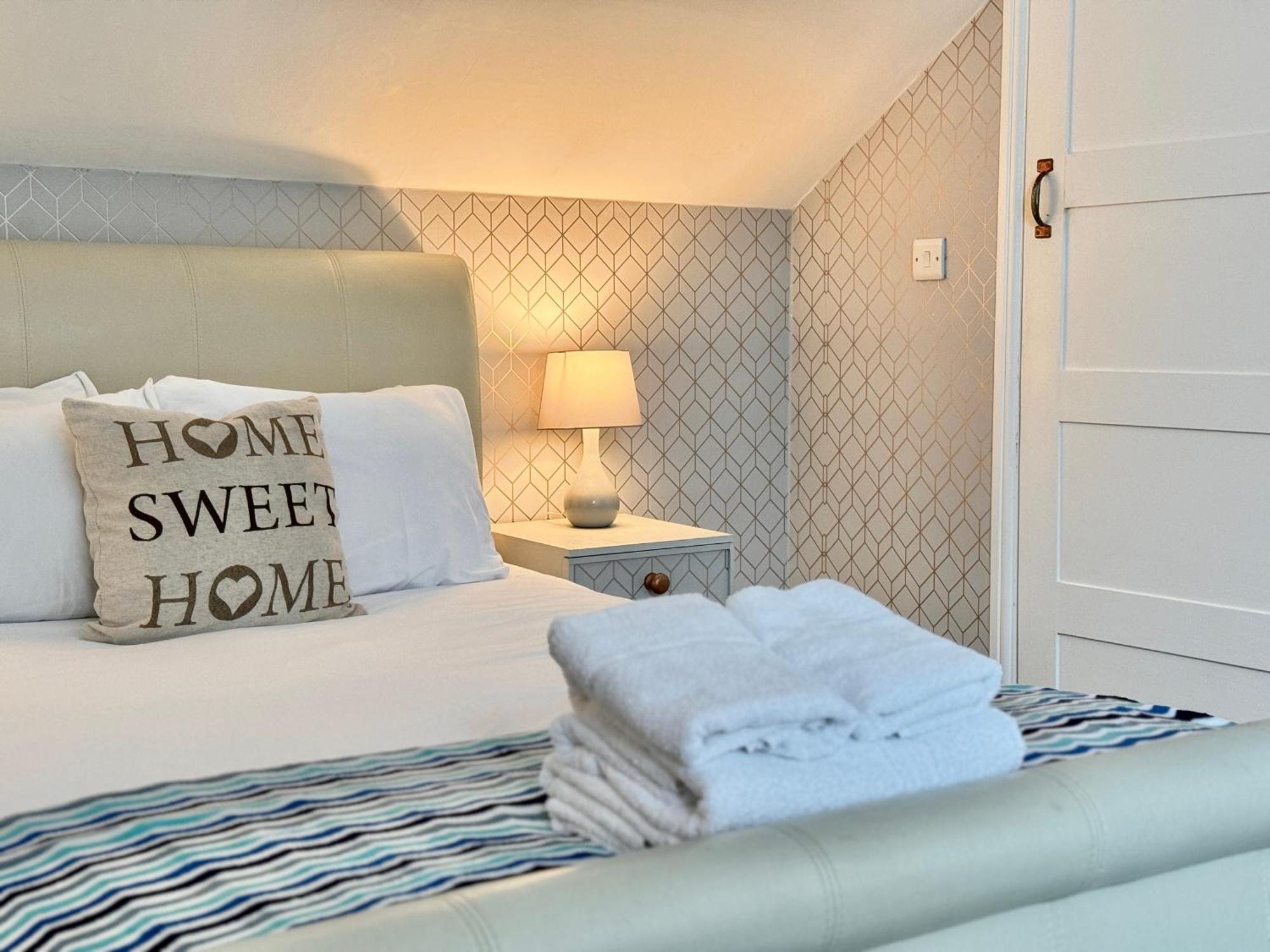 Apartment Victoria With Free Parking Скарборо Экстерьер фото