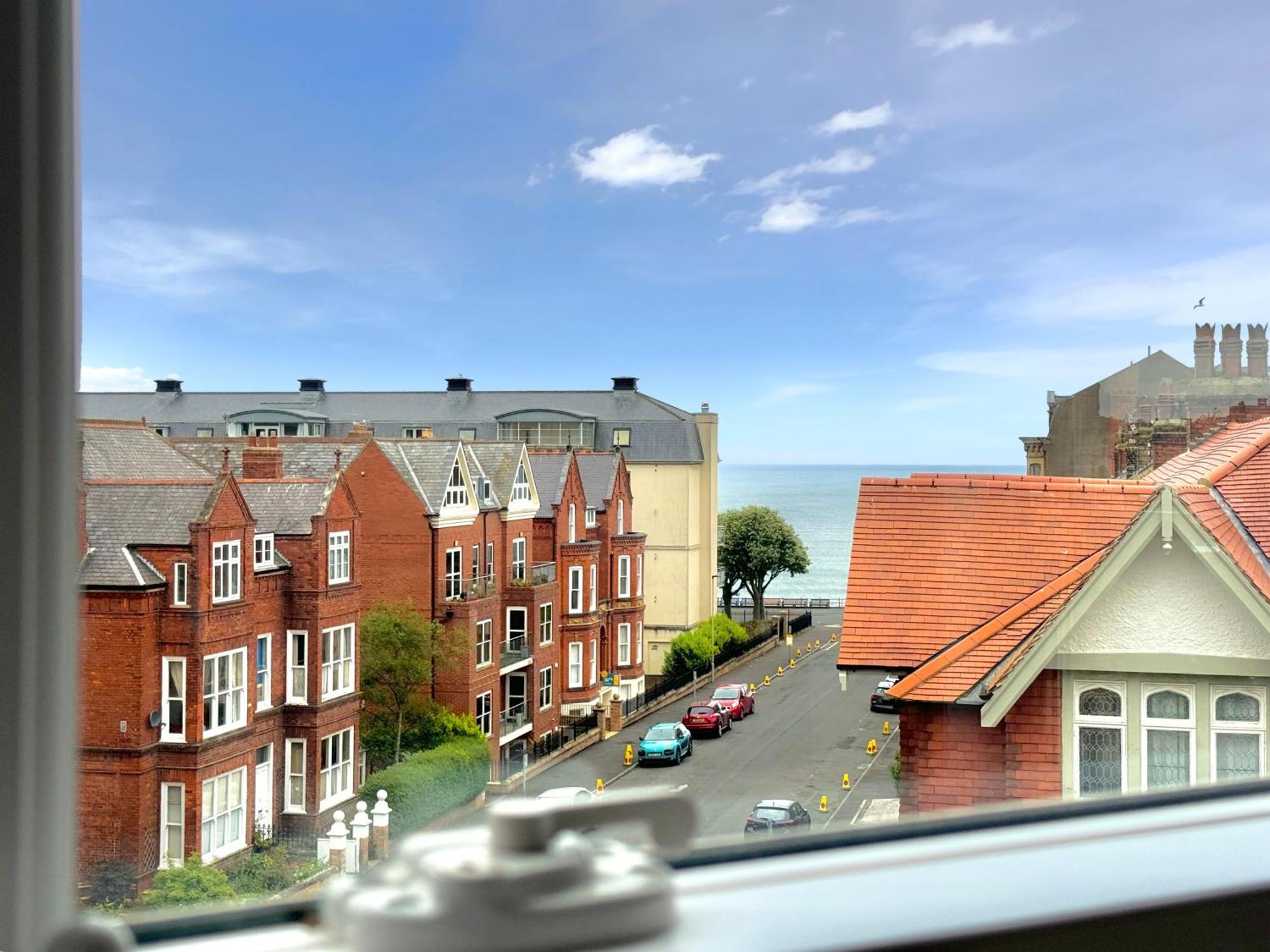 Apartment Victoria With Free Parking Скарборо Экстерьер фото